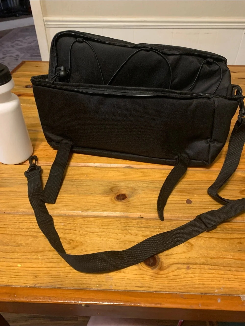 Source Unknown Black Insulated Bicycle Rear Rack Tote with Front Zipper Pocket